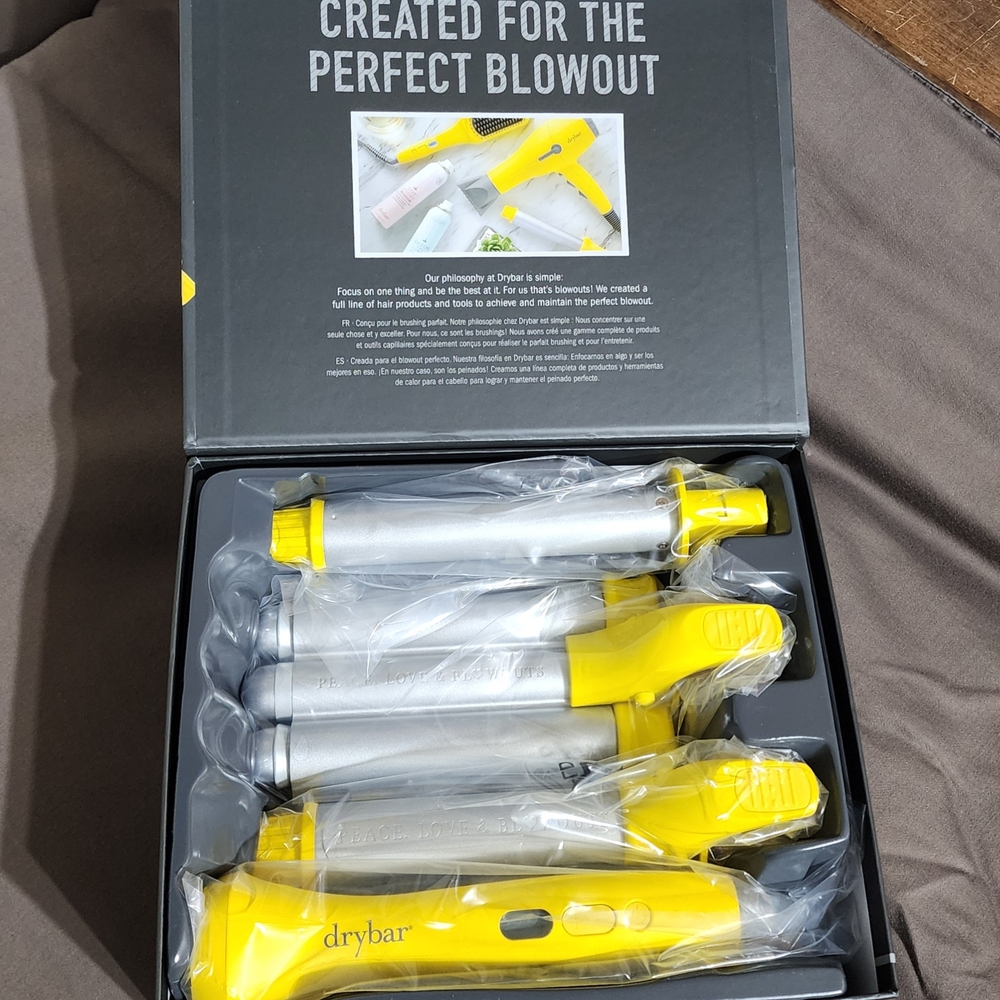 Yellow Hair Styling Tool for Beachy Waves